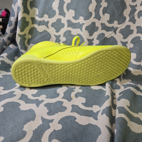Reebok Classics Freestyle Hi WOMENS 8.5 Solar Acid Yellow GY4817 Shoes Sneakers - Picture 5 of 7